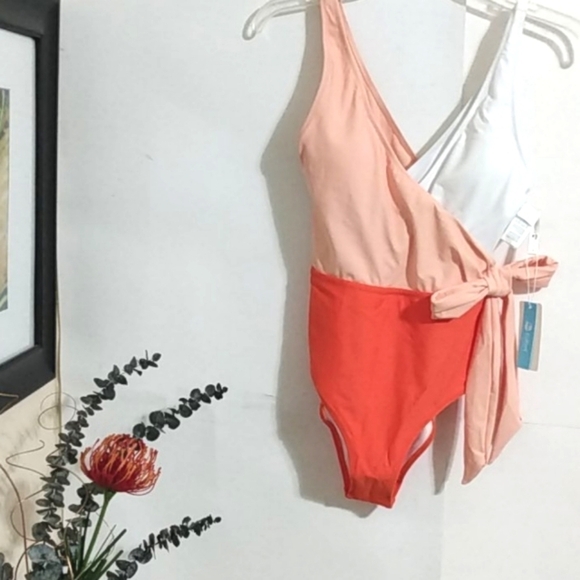 CUPSHE ORANGE AND WHITE COLOR BLOCK ONE PIECE WRAP TIE SWIMSUIT SIZE XS  NWT - Picture 11 of 12